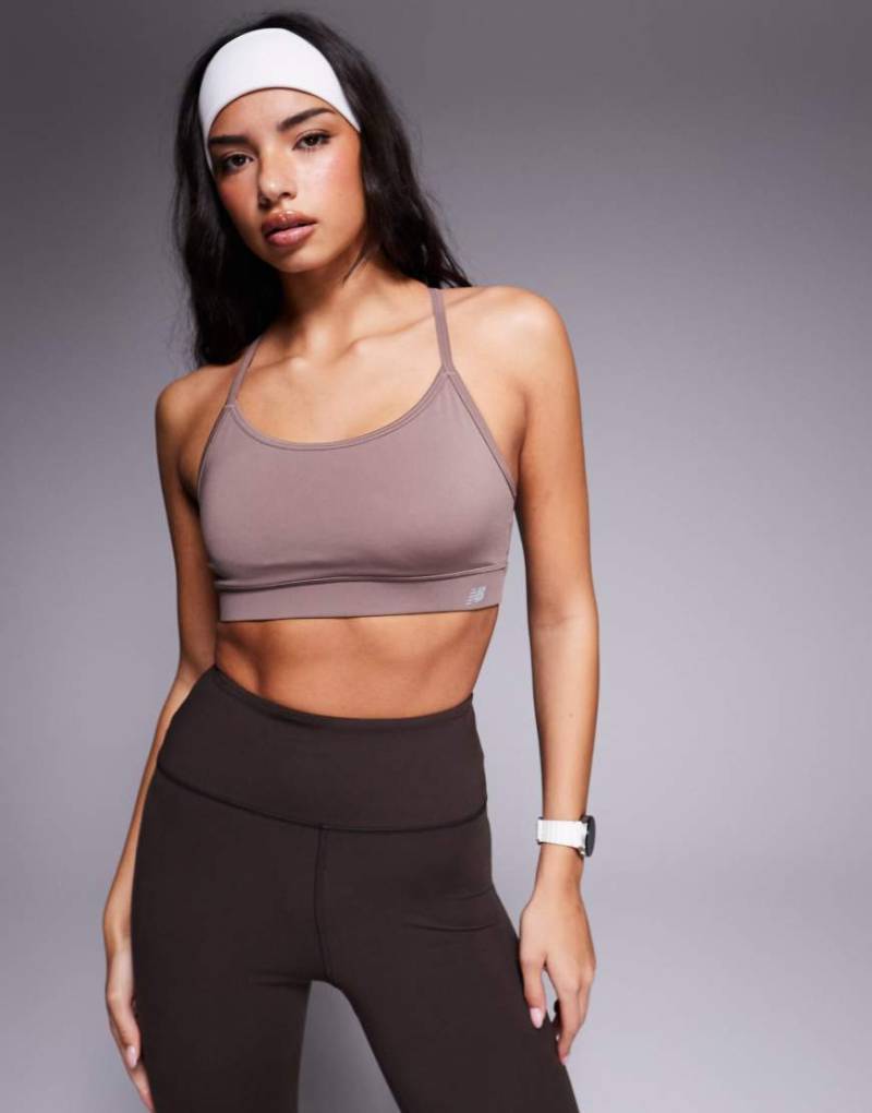 New Balance - Essential - Sport-BH in Braun-Brown von New Balance