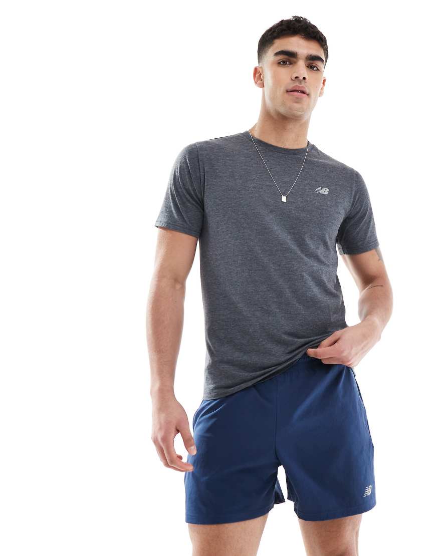 New Balance - Essentials - Shorts in Marineblau, Schrittlänge 5 Zoll New Balance - Essentials - Shorts in Marineblau, Schrittlänge 5 Zoll von New Balance