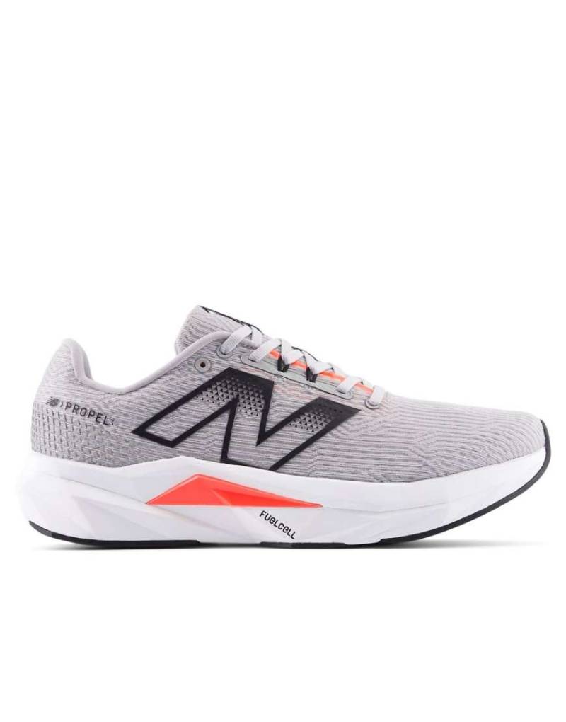 New Balance - FuelCell Propel V5 - Sneaker in Rain Cloud-Grau von New Balance