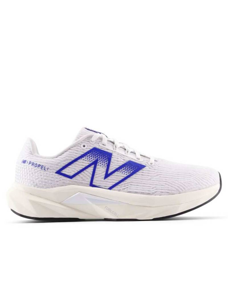 New Balance - FuelCell Propel V5 - Sneaker in Weiß New Balance - FuelCell Propel V5 - Sneaker in Weiß von New Balance