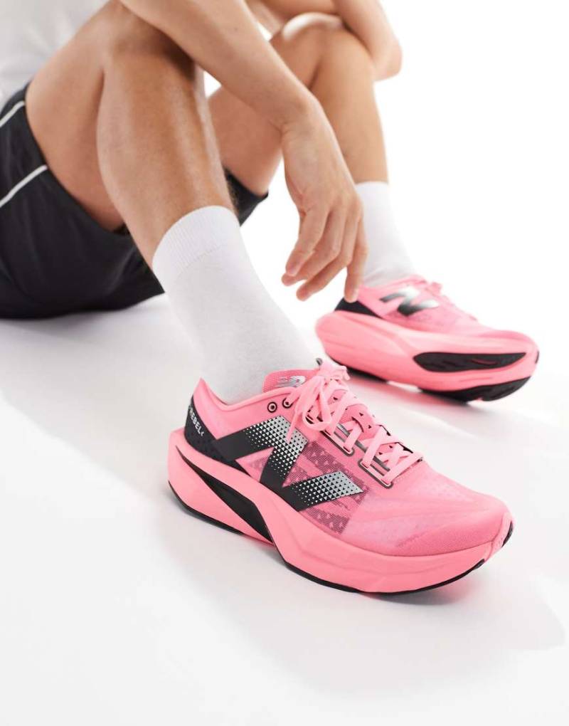 New Balance - FuelCell Rebel - Laufschuhe in Rosa von New Balance