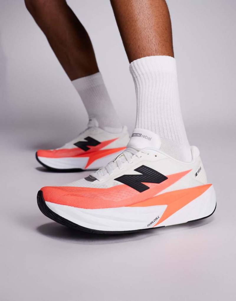 New Balance - FuelCell Rebel V5 - Lauf-Sneaker in knalligem Rot und Weiß von New Balance
