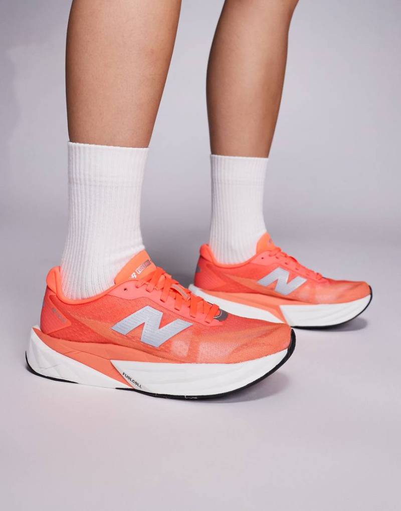 New Balance - Fuelcell Rebel V5 - Lauf-Sneaker in kräftigem Rot von New Balance