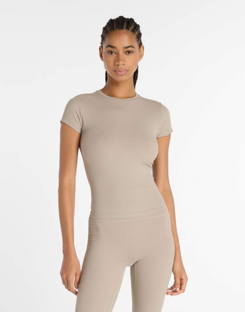 New Balance - Geripptes, figurbetontes T-Shirt in Beige-Neutral von New Balance