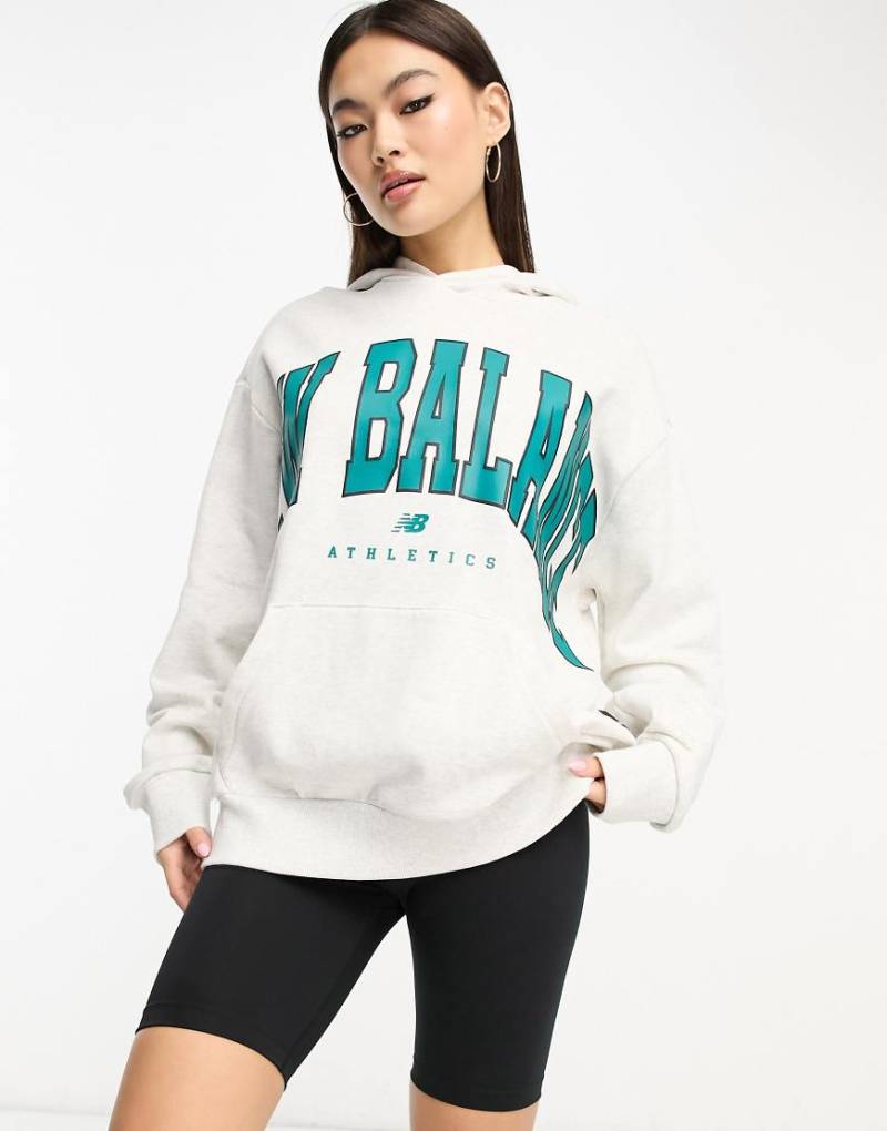 New Balance - Kapuzenpullover in Grau mit großem Logo von New Balance
