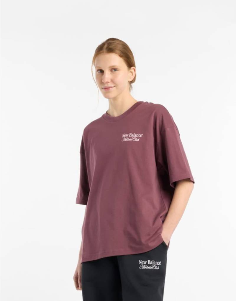 New Balance - Linear - Oversize-T-Shirt in blassem Pflaumenrosa mit Grafik-Lila von New Balance