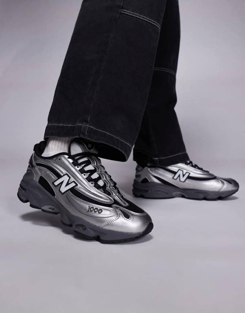New Balance - M1000 - Unisex-Sneaker in Chrom-Schwarz von New Balance