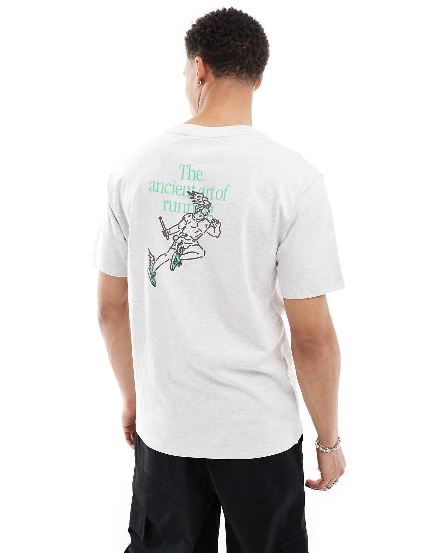 New Balance - New balance x debut - T-Shirt in Grau mit Staffelstab-Print New Balance - New balance x debut - T-Shirt in Grau mit Staffelstab-Print von New Balance