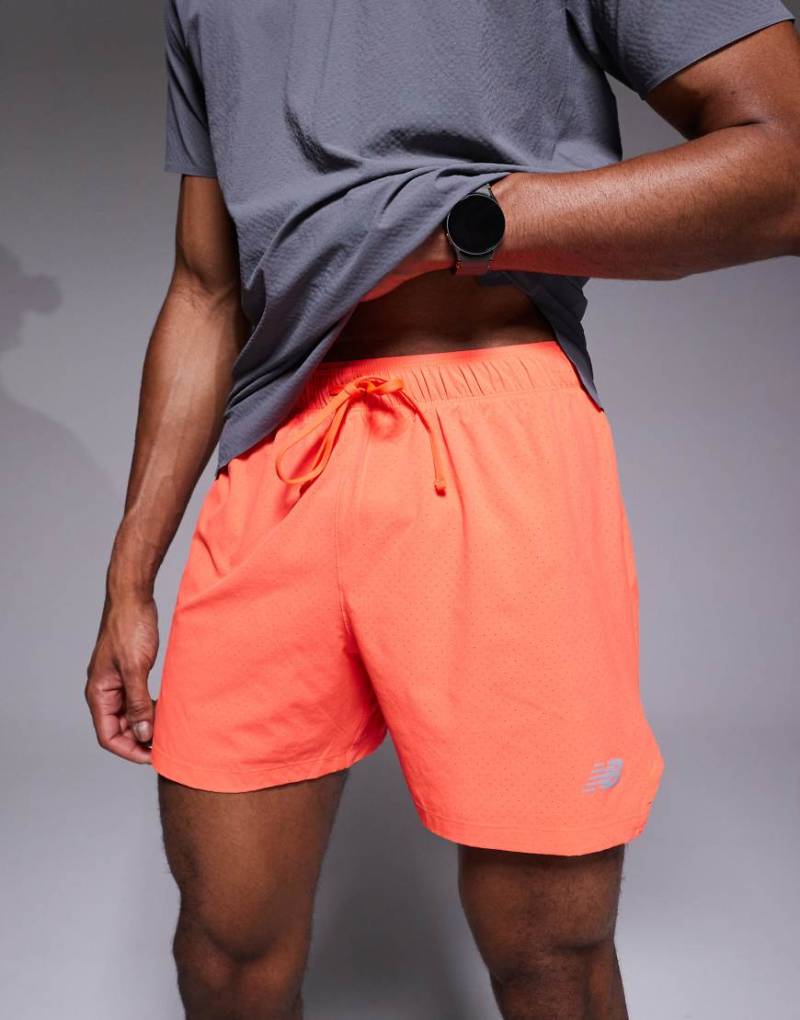 New Balance - RC - Shorts in Rot, 5 Zoll Schrittlänge von New Balance