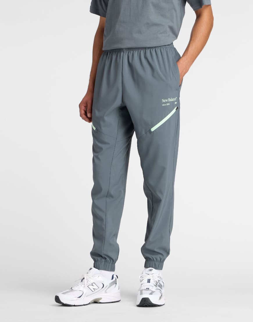 New Balance - Reimagined - Gewebte Jogginghose in Grau von New Balance