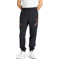 New Balance Reimagined Woven Jogger Herren Hosen - Schwarz - Größe XS - Poly Jersey New Balance Reimagined Woven Jogger Herren Hosen - Schwarz - Größe XS - Poly Jersey von New Balance