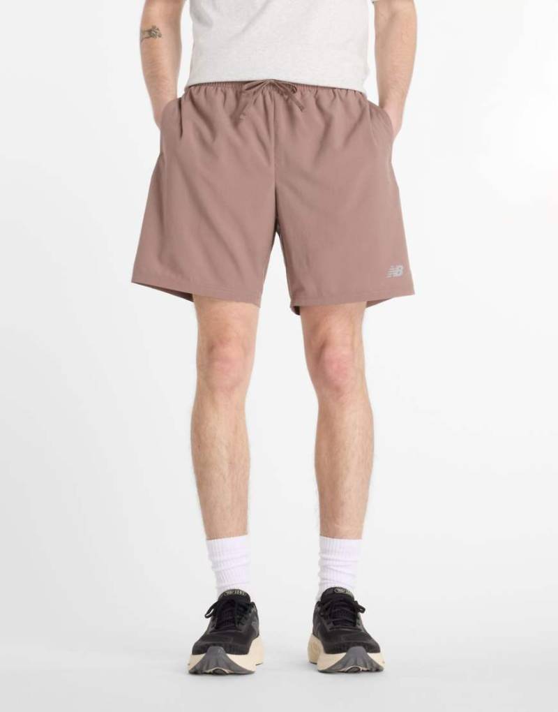 New Balance - Sport Essential - Shorts in Schattenbraun, 7 Zoll Schrittlänge-Brown von New Balance