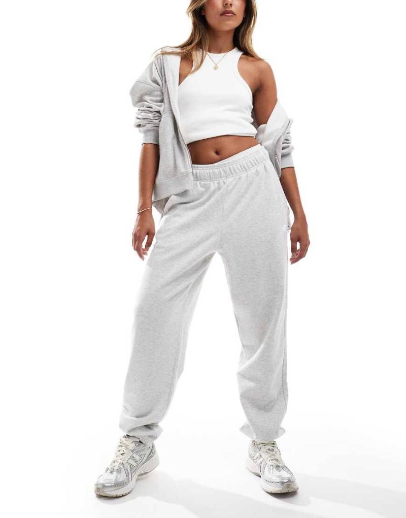 New Balance - Sport Essentials - Jogginghose in Grau aus French Terry von New Balance