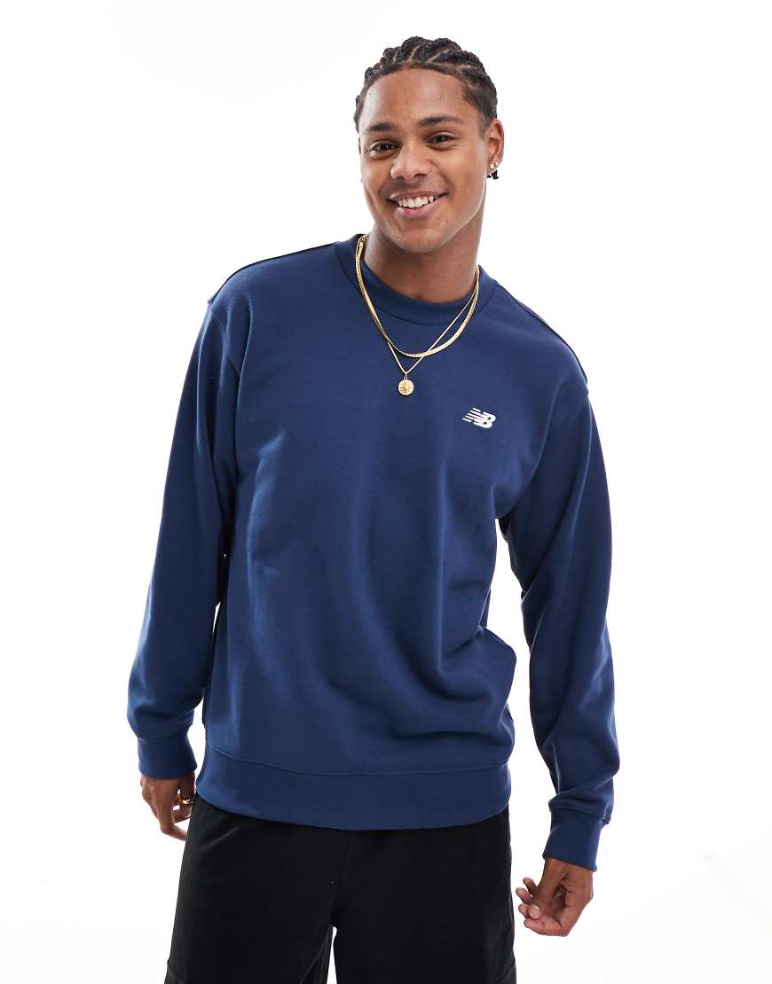 New Balance - Sport Essentials - Pullover aus French-Terry in Blau mit Rundhalsausschnitt von New Balance