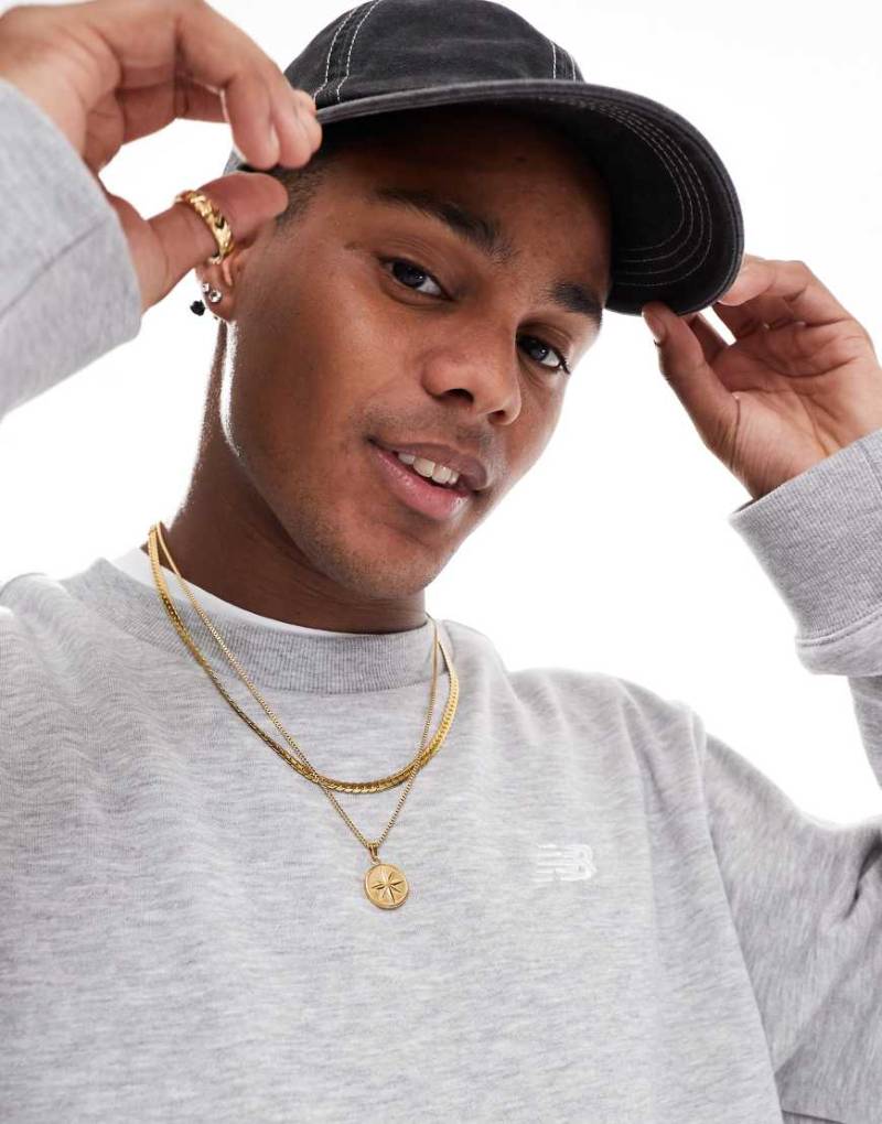 New Balance - Sport Essentials - Pullover aus French-Terry in Grau mit Rundhalsausschnitt von New Balance