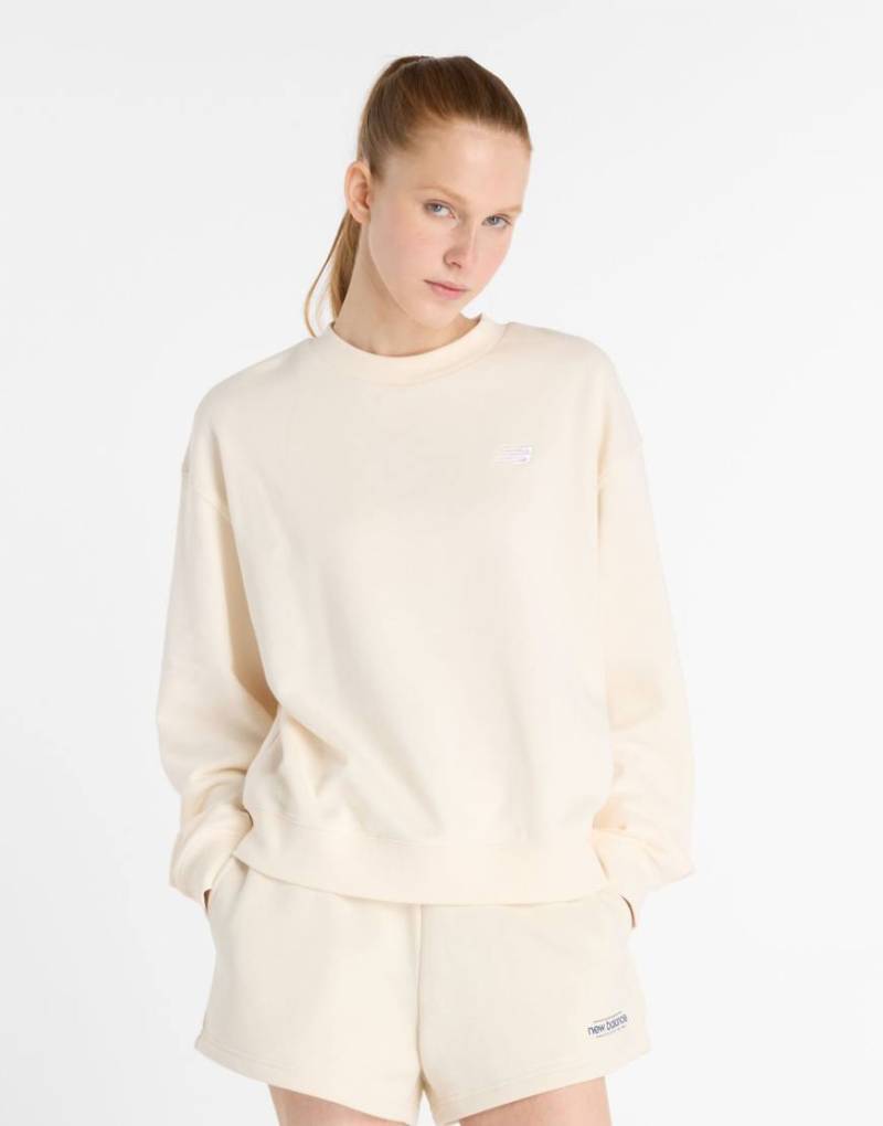 New Balance - Sport Essentials - Pullover aus French-Terry in Permafrost mit Rundhalsausschnitt-Weiß von New Balance