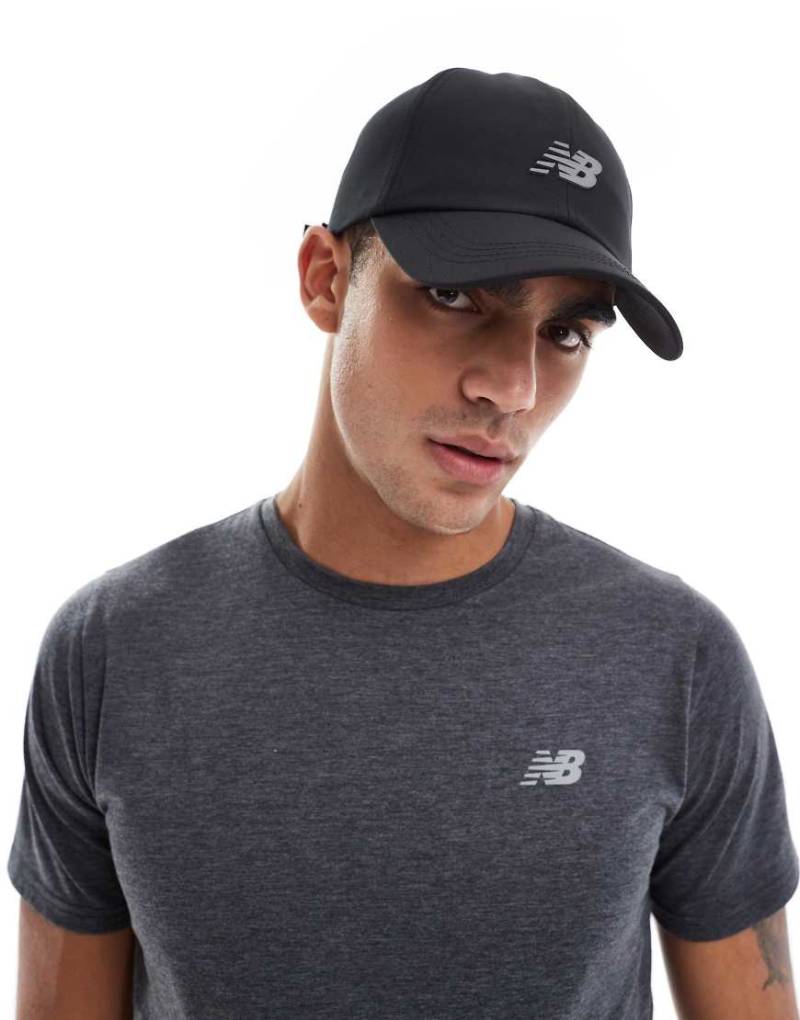 New Balance - Sportliche 6-Panel-Kappe in Schwarz New Balance - Sportliche 6-Panel-Kappe in Schwarz von New Balance