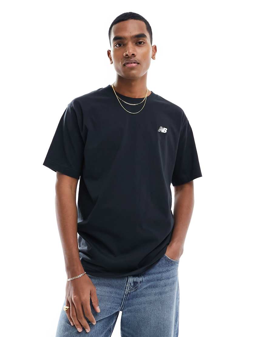 New Balance - T-Shirt in Schwarz mit kleinem Logo von New Balance