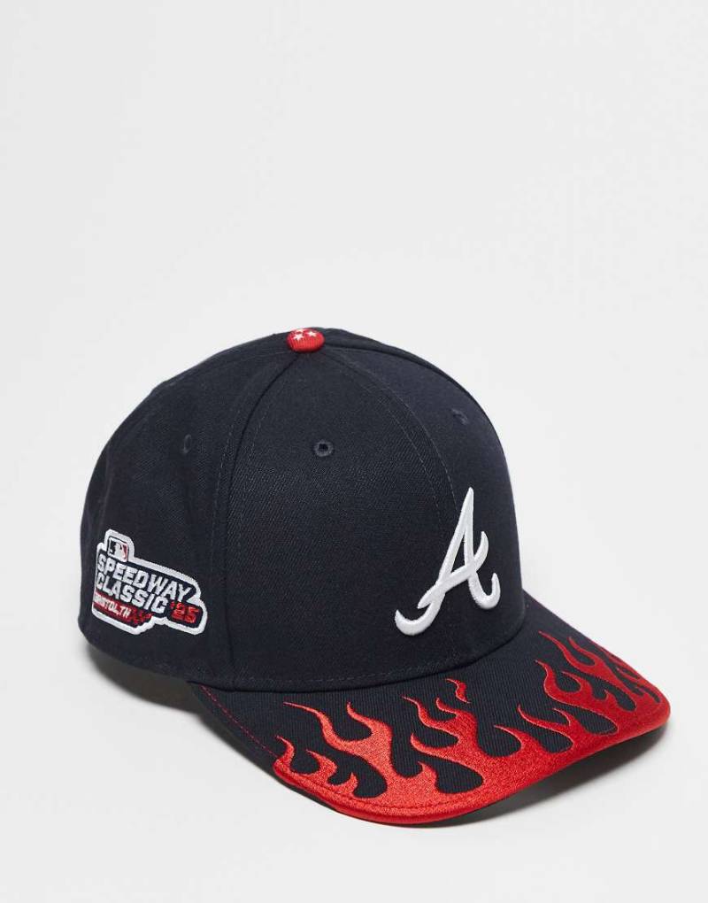 New Era - 9Seventy - Stretch-Snapback-Cap in Schwarz mit Speedway-Logo-Detail von New Era