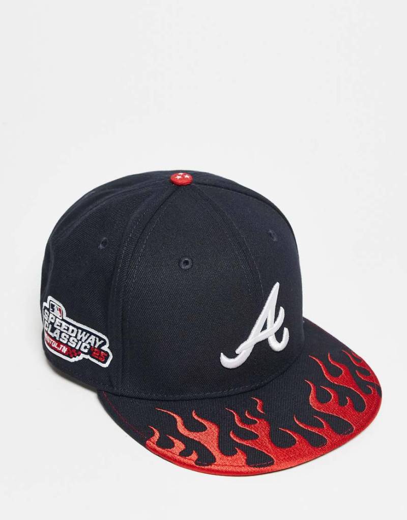 New Era - Atlanta Braves 9Fifty - Kappe in Marineblau mit Flammendetail von New Era