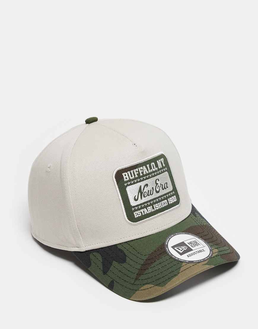 New Era - E-Frame - Kappe in Beige mit Logo-Aufnäher und Schild mit Military-Muster-Bunt von New Era