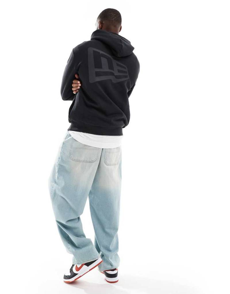 New Era - Kapuzenpullover in Schwarz mit Logoprint auf dem Rücken von New Era