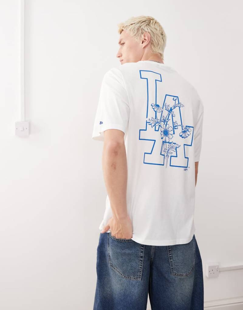 New Era - LA Dodgers - Relaxed-Fit-T-Shirt in Weiß mit floralem Print von New Era