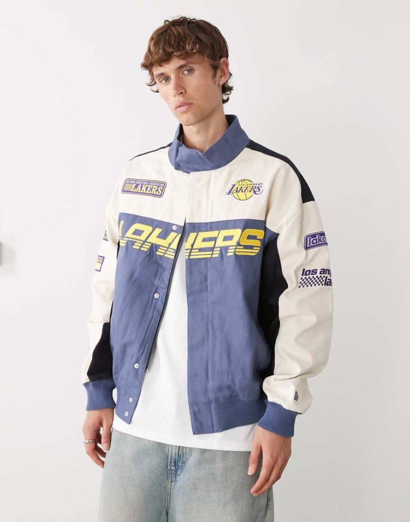 New Era - LA Lakers - Motocross-Jacke in Blau und Weiß New Era - LA Lakers - Motocross-Jacke in Blau und Weiß von New Era