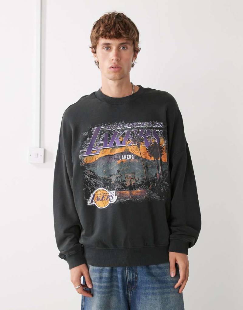 New Era - LA Lakers - Oversize-Sweatshirts in verwaschenem Schwarz von New Era