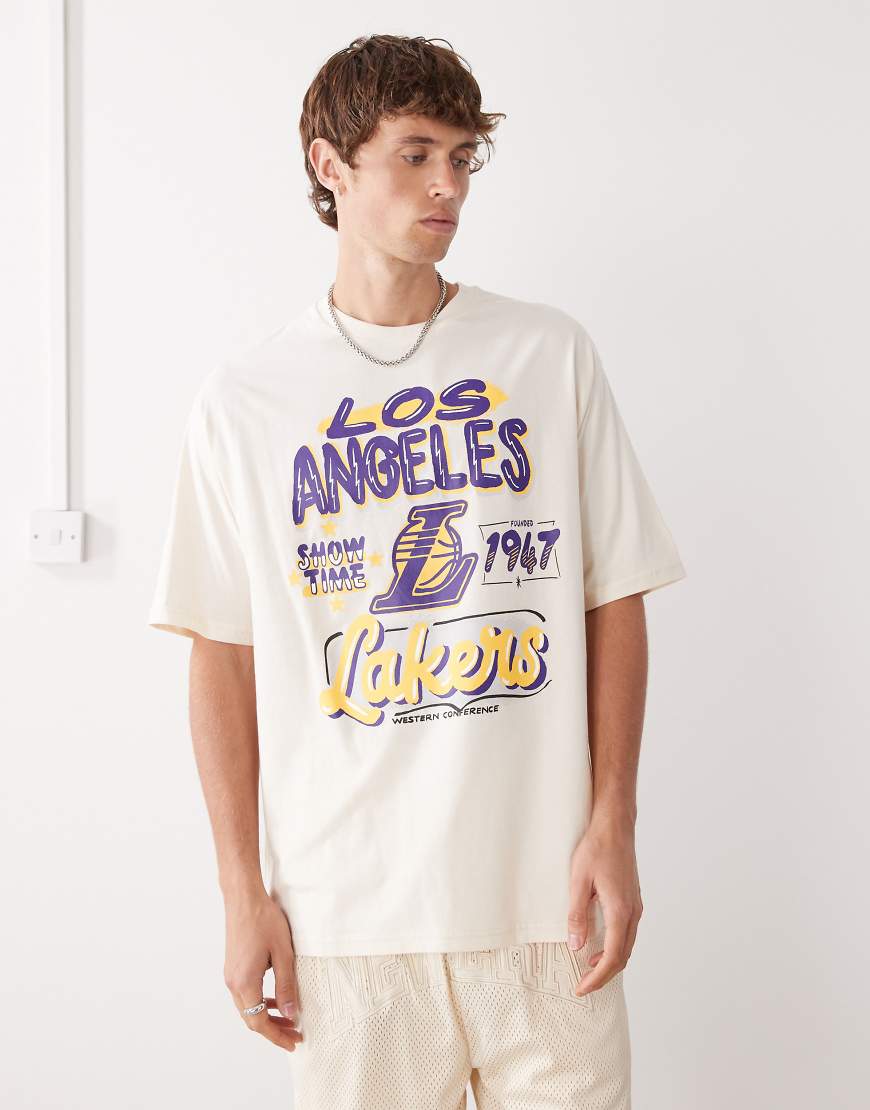 New Era - LA Lakers - Oversize-T-Shirt in Weiß von New Era