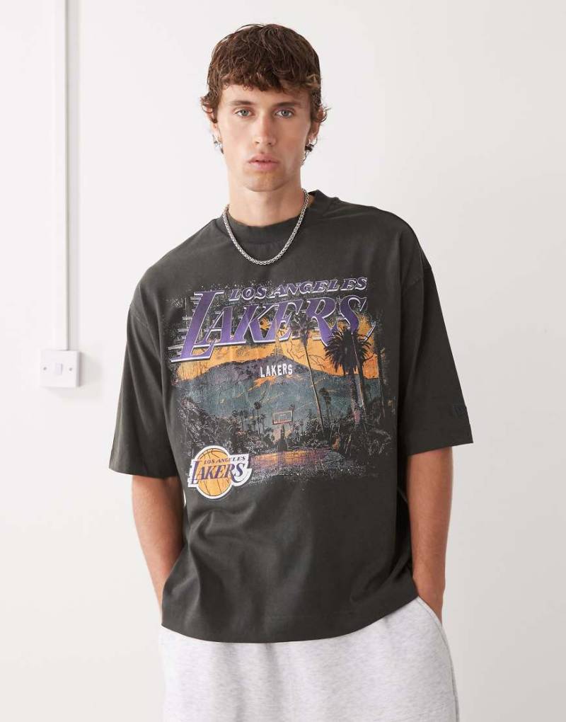 New Era - LA Lakers - Oversize-T-Shirt in verwaschenem Schwarz von New Era