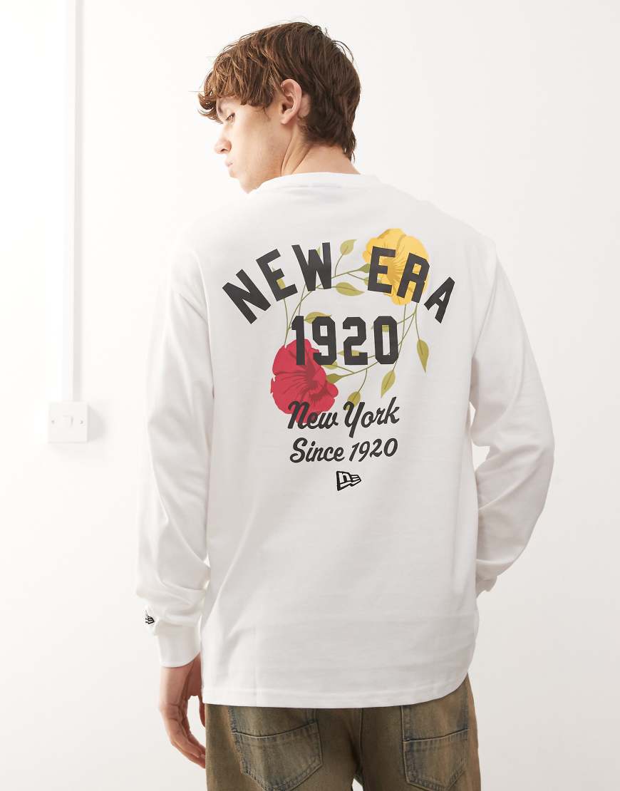 New Era - Langärmliges Oberteil in Weiß mit Blumenmotiv auf dem Rücken von New Era