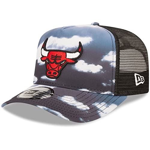 New Era - NBA Chicago Bulls Cloud All Over Print Trucker Snapback Cap von New Era