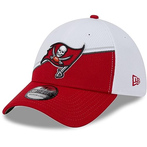 New Era - NFL Tampa Bay Buccaneers 2023 Sideline 39Thirty Stretch Cap Farbe Rot-Weiß, Größe M-L von New Era