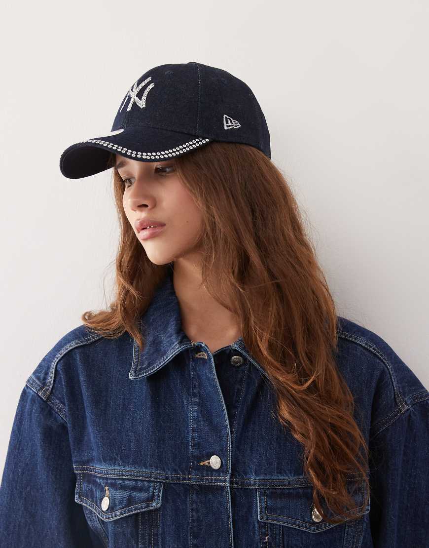 New Era - NY Yankees 9Forty - Jeanskappe für Damen in verwaschenem Mittelblau mit Paillettenlogo von New Era