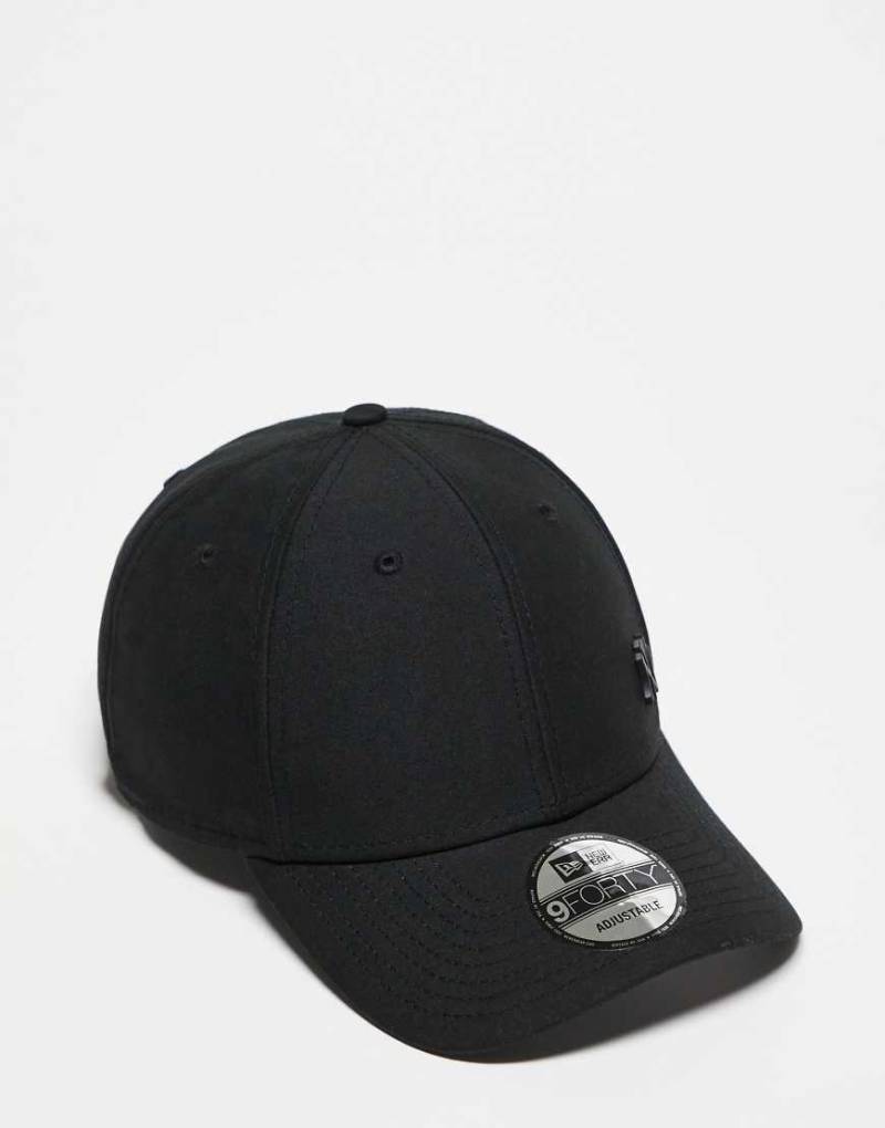 New Era - NY Yankees 9Forty - Kappe in Schwarz mit kleinem Logodetail von New Era