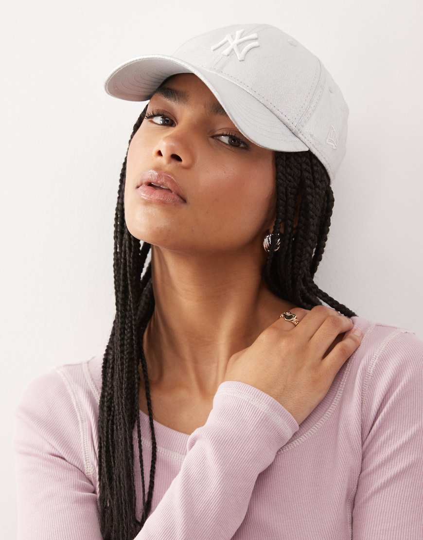 New Era - NY Yankees 9Forty - Metallic-Kappe für Damen in Silber von New Era