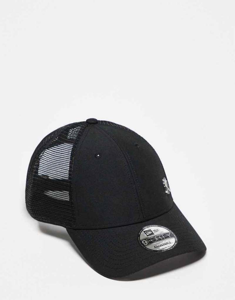 New Era - NY Yankees 9Forty - Trucker-Kappe in Schwarz mit kleinem Logo von New Era