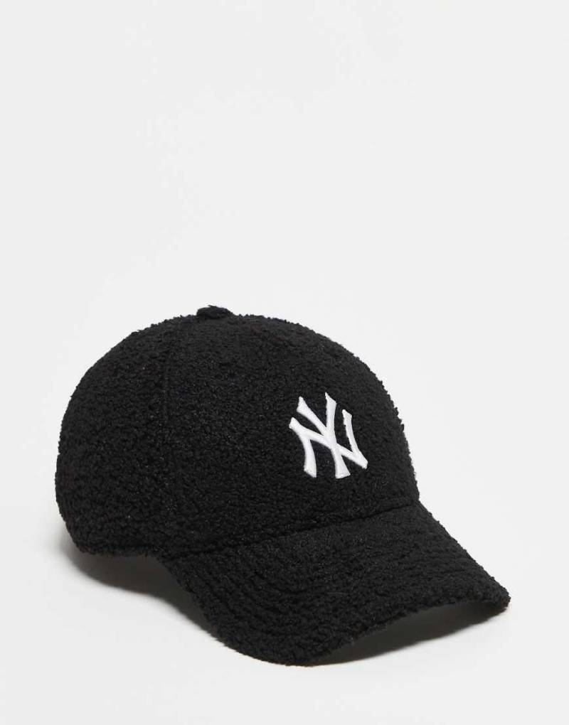 New Era - NY Yankees 9forty - Kappe aus Teddyfell in Schwarz von New Era