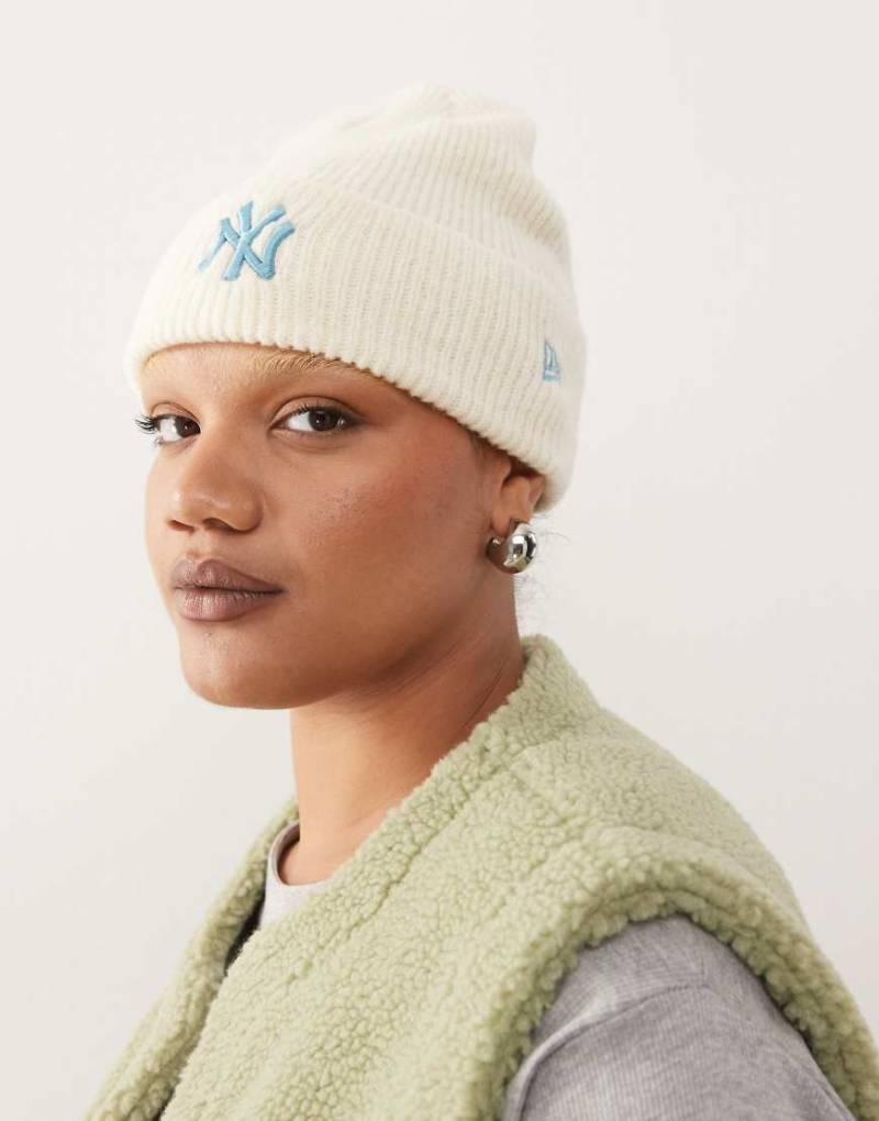 New Era - NY Yankees - Damen-Beanie in Beige aus Wollmix mit breitem Umschlag-Neutral von New Era