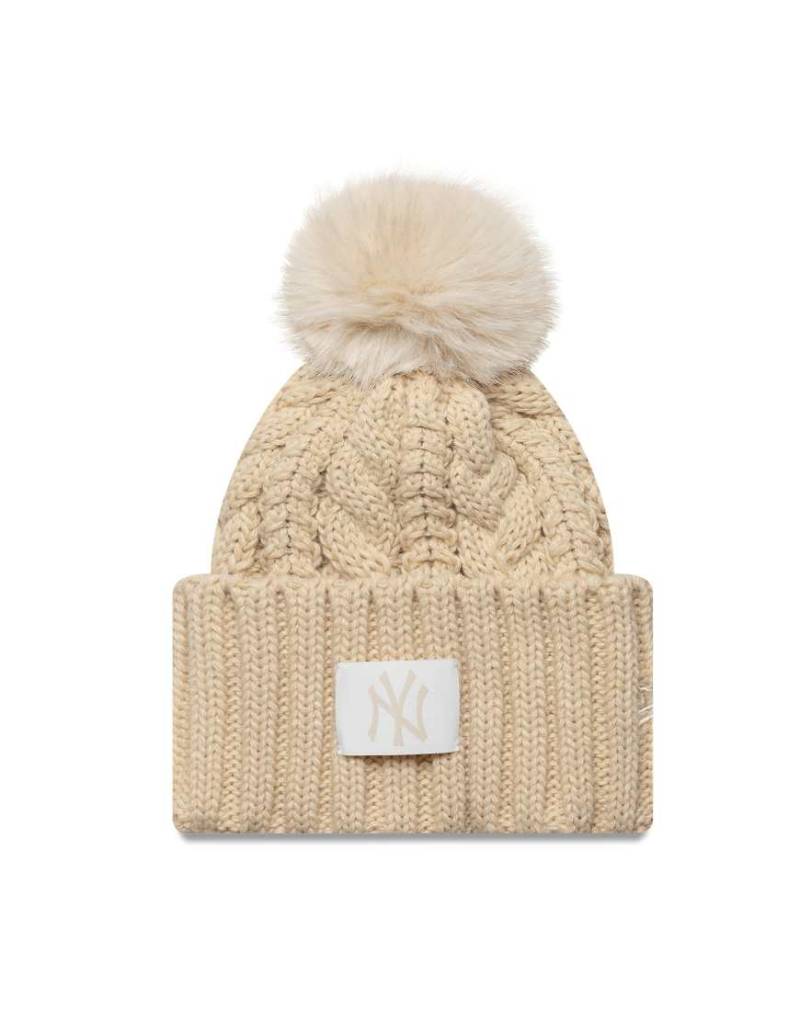 New Era - NY Yankees - Damen-Strickmütze in Beige mit breitem Umschlag, Zopfmuster und Bommel-Neutral New Era - NY Yankees - Damen-Strickmütze in Beige mit breitem Umschlag, Zopfmuster und Bommel-Neutral von New Era