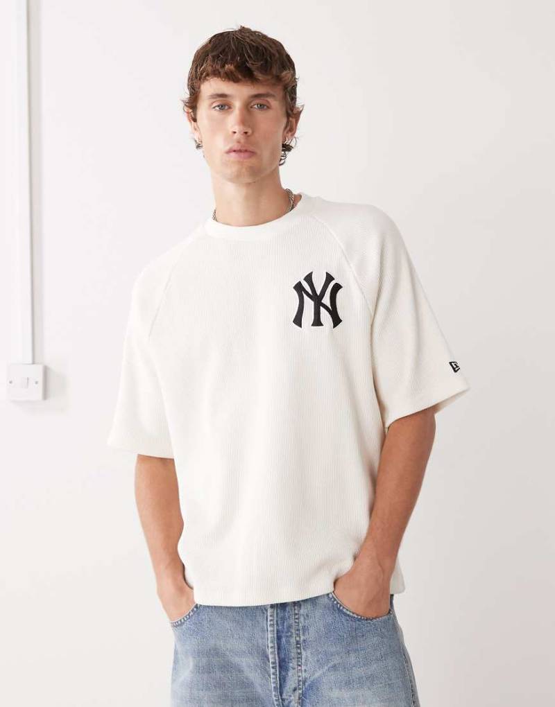 New Era - NY Yankees - Oversize-T-Shirt in Weiß mit Waffelstruktur von New Era