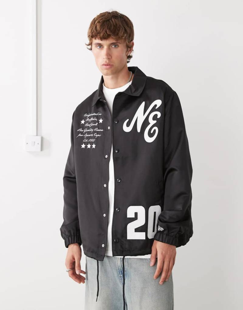 New Era - Trainerjacke in Schwarz mit mehreren Emblemen und Stickerei-Bunt von New Era