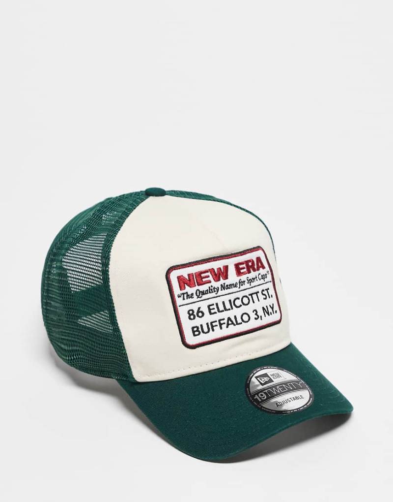 New Era - Trucker-Kappe in Grün mit Logo-Aufnäher von New Era