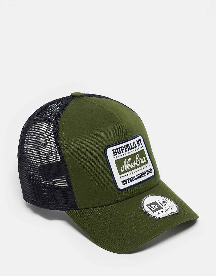 New Era - Trucker-Kappe in Khaki mit Logo-Aufnäher-Grün von New Era