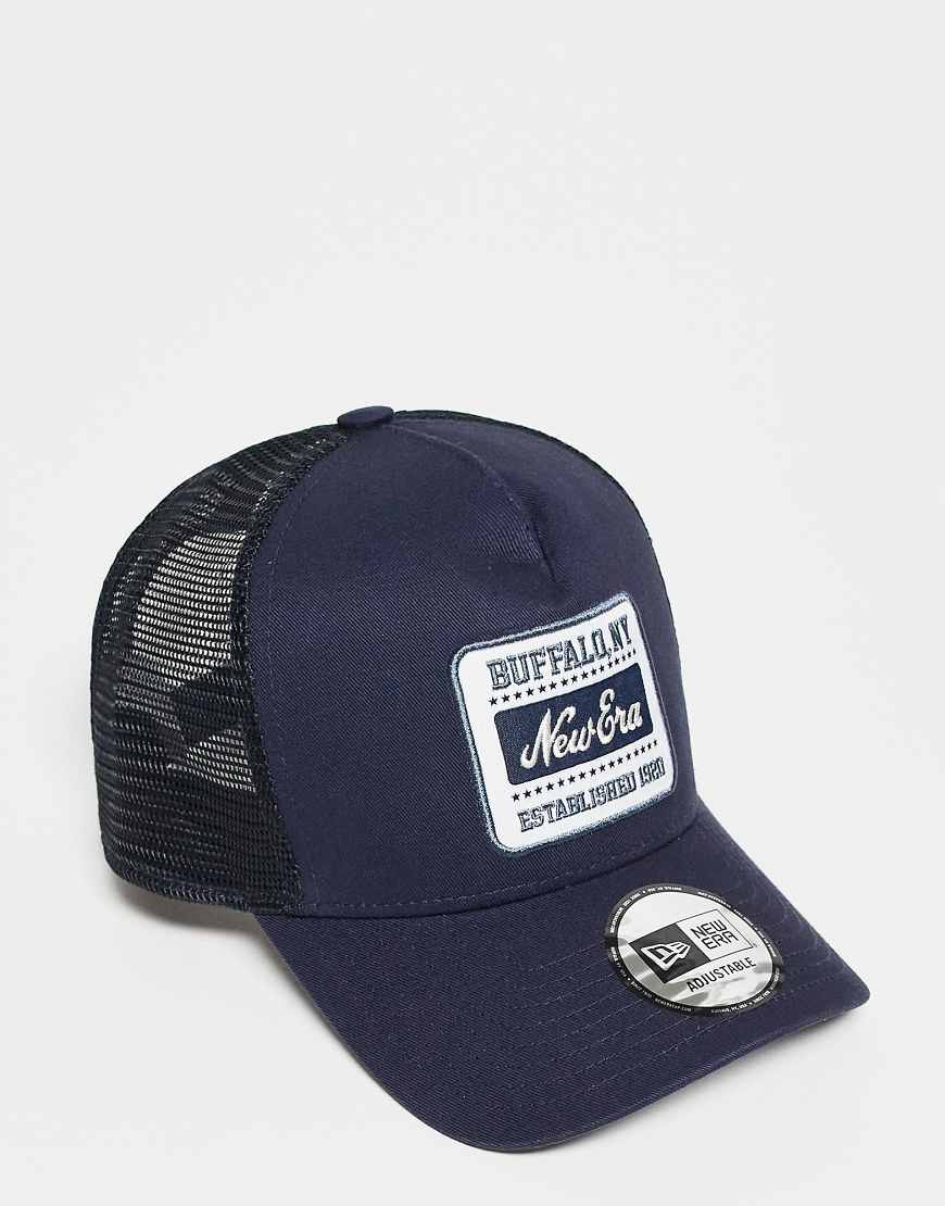 New Era - Trucker-Kappe in Marineblau mit Logo-Aufnäher von New Era