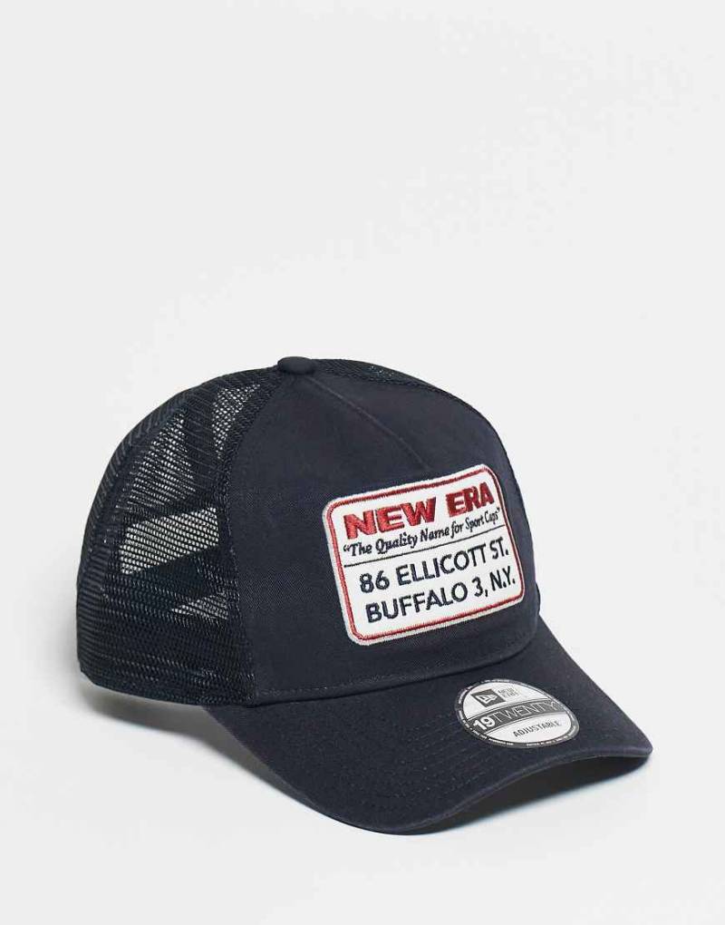 New Era - Trucker-Kappe in Schwarz mit Logo-Aufnäher von New Era