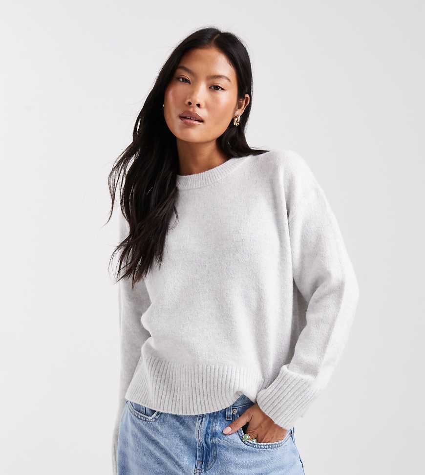 New Look Petite - Hellgrauer Pullover mit Rundhalsausschnitt von New Look Petite
