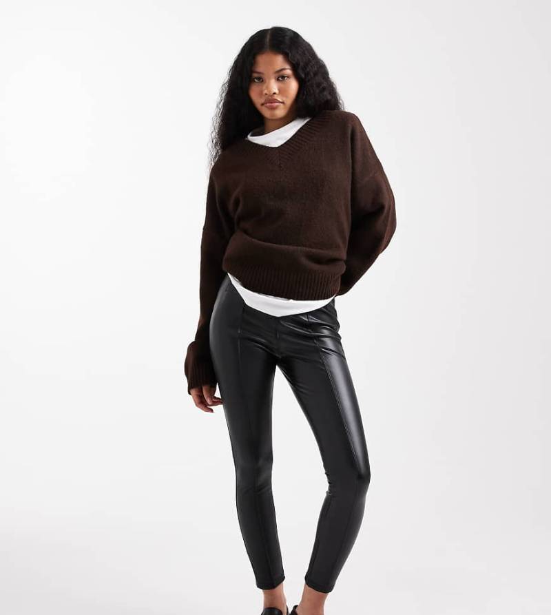 New Look Petite - Leggings aus PU in Schwarz von New Look Petite