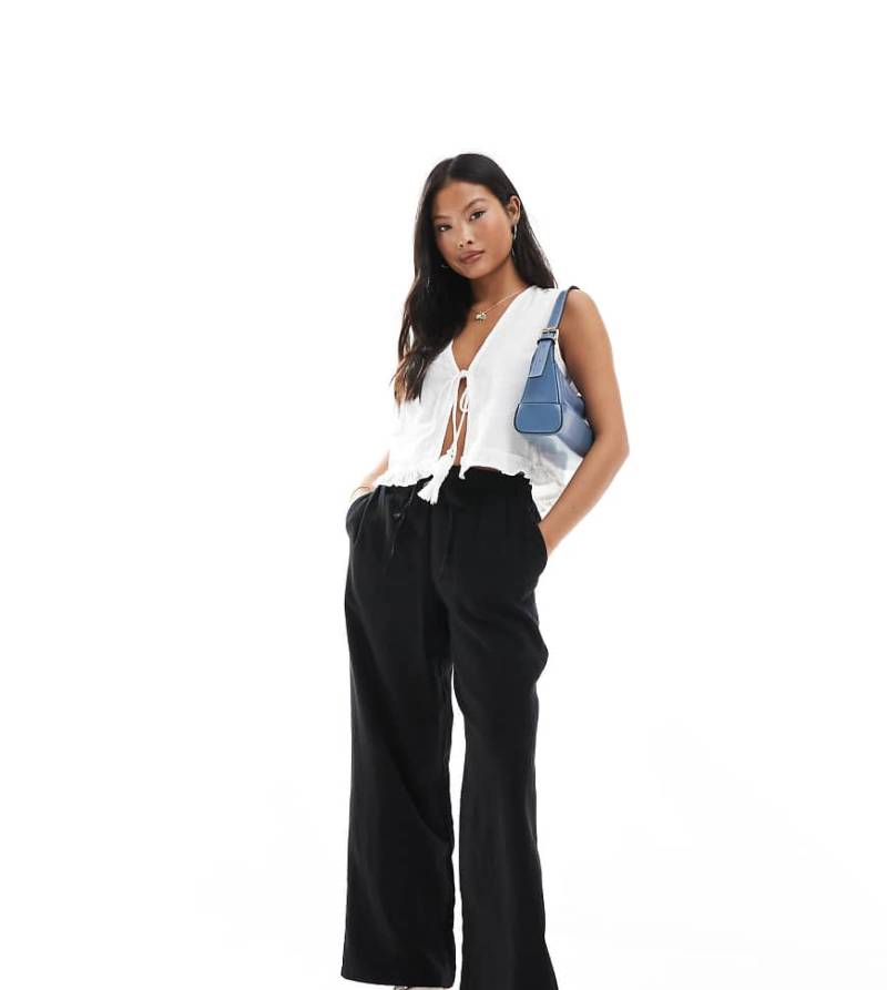 New Look Petite - Leinenhose in Schwarz mit weitem Schnitt von New Look Petite